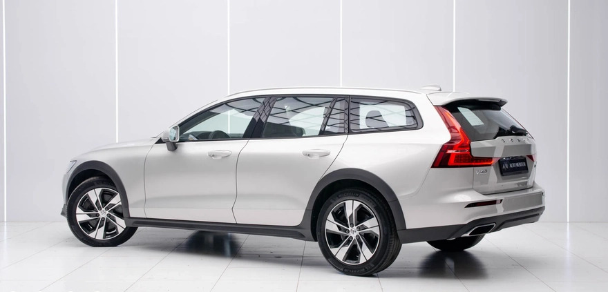 Volvo V60 cena 129899 przebieg: 120000, rok produkcji 2019 z Łódź małe 631